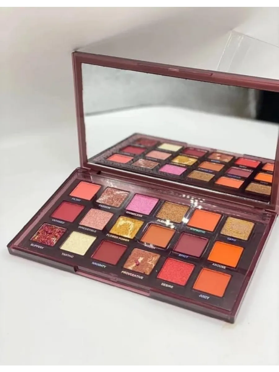 1 Huda Beauty Pallet