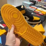 Authentic Nike sneakers pallets - Image 24